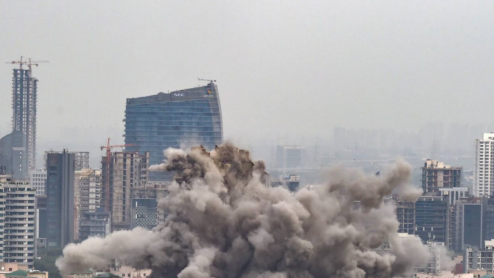 News18 Evening Digest: Noida Twin Towers Demolished, India to Face Pak in Asia Cup & Other Top Stories