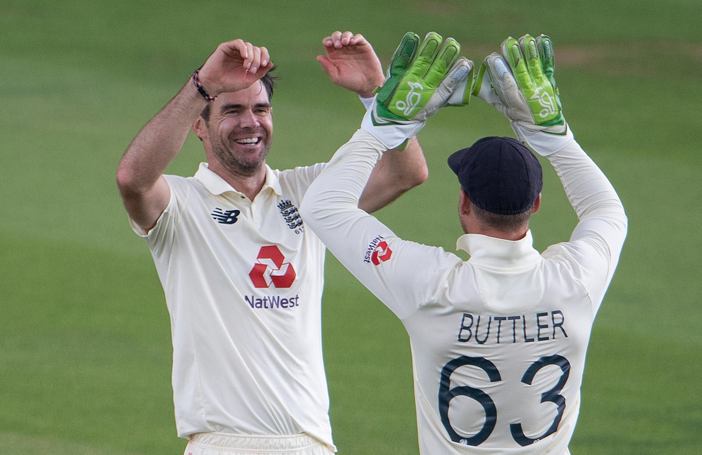 Pace attack puts England on top early in second Test