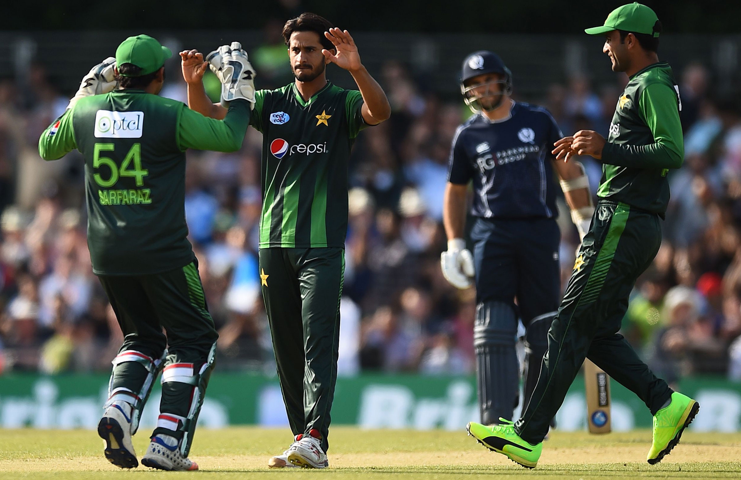 Pakistan avoid fresh Scotland giant-killing