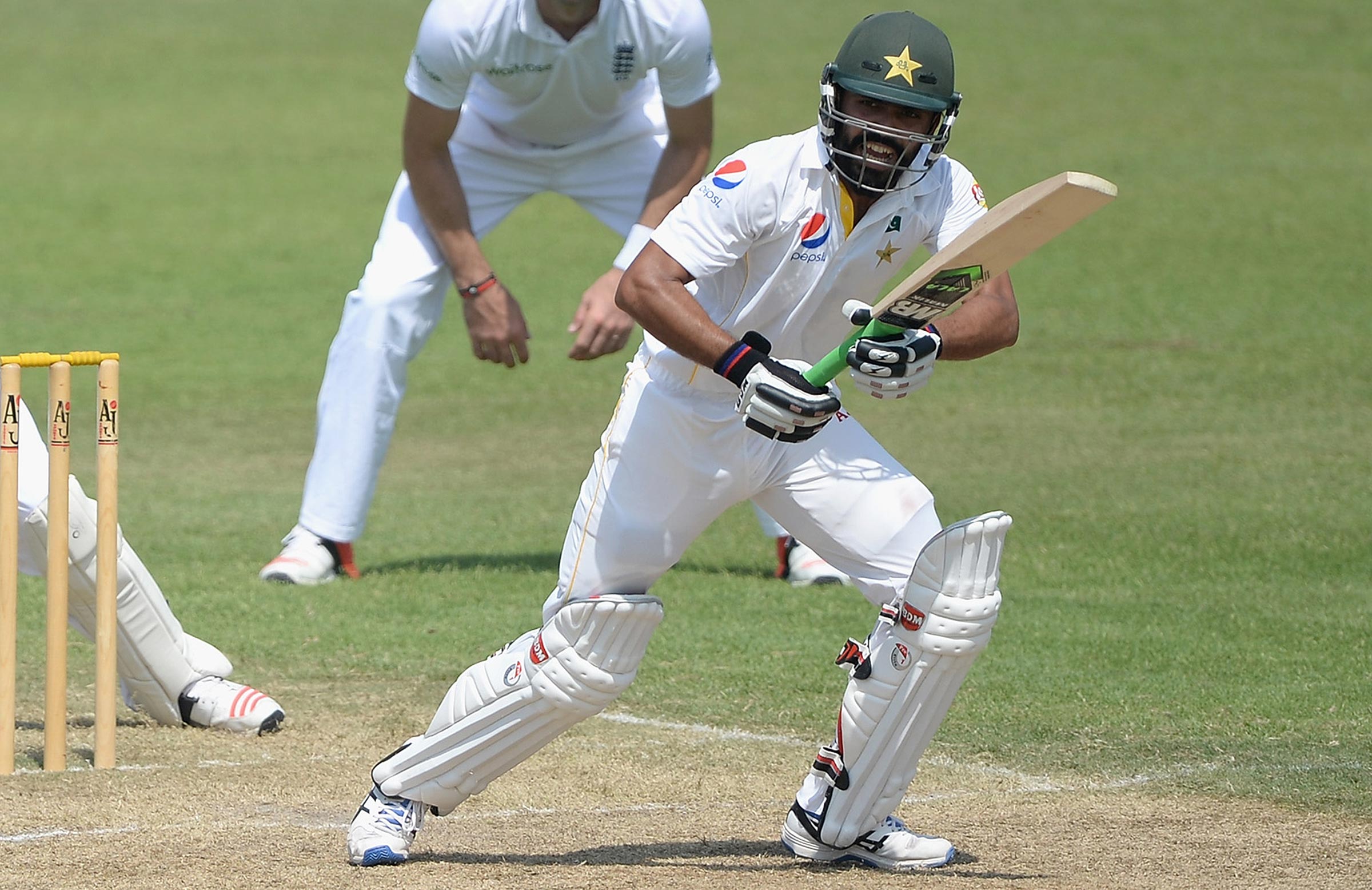 Pakistan veteran returns after 10-year absence