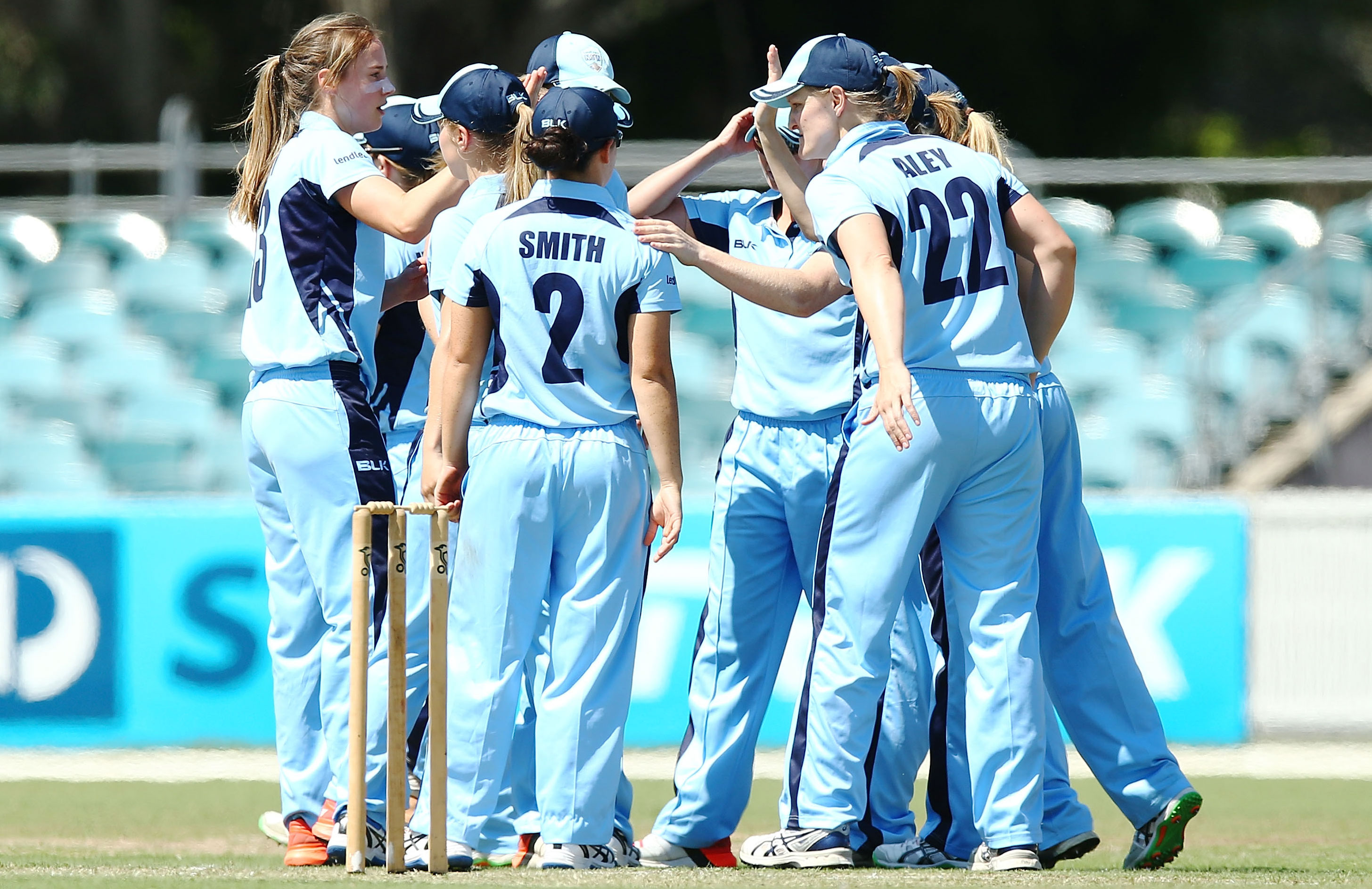 Perry fires Breakers to easy victory