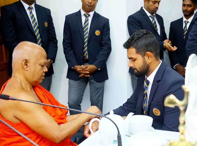 PIX: Sri Lanka team leave for Pakistan despite security concerns