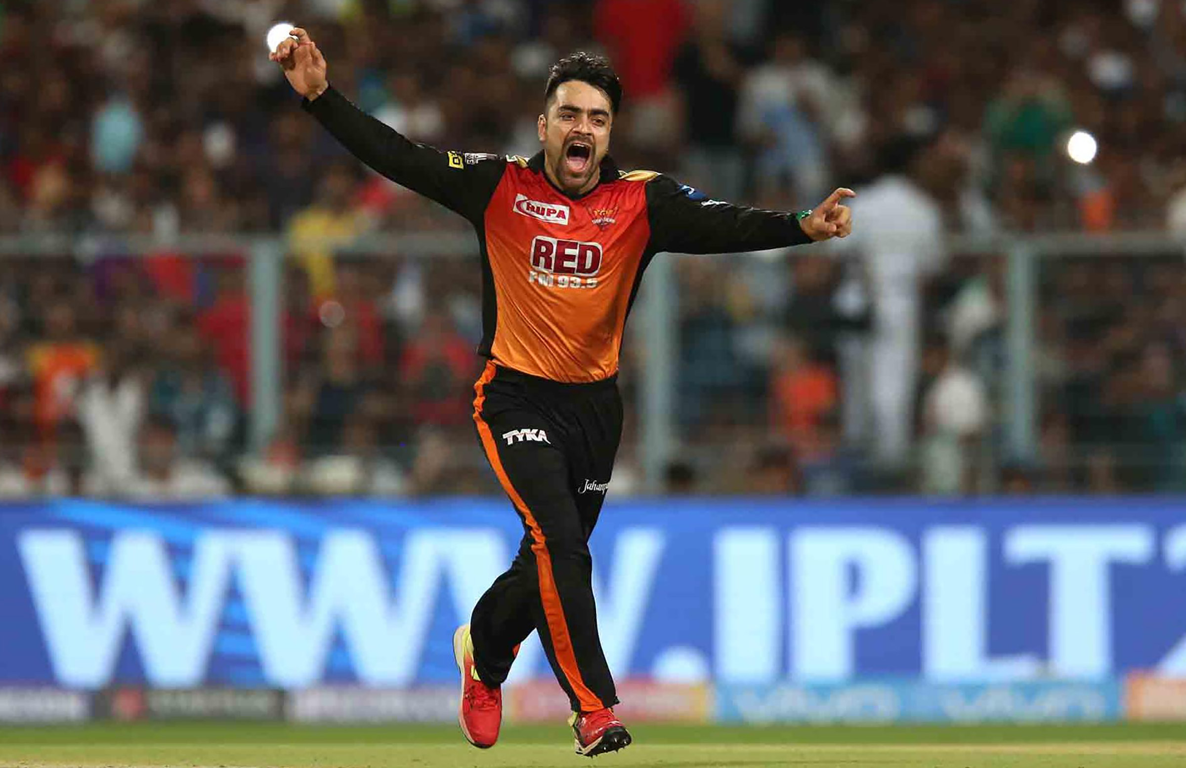 Rashid's perfect game advances Sunrisers
