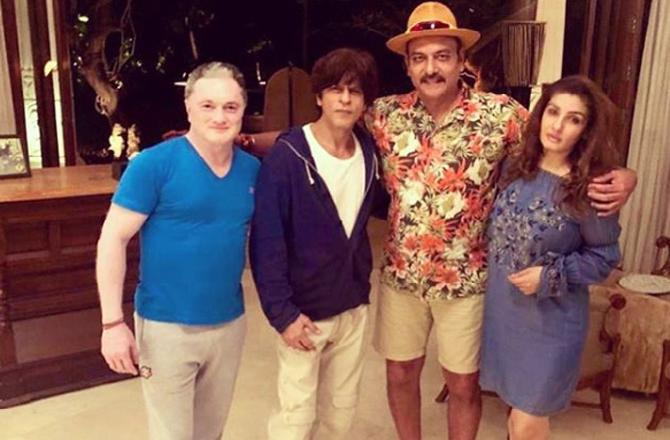 Ravi Shastri spends time with Raveena Tandon, Shah Rukh Khan and Gautam Singhania in Alibaug
