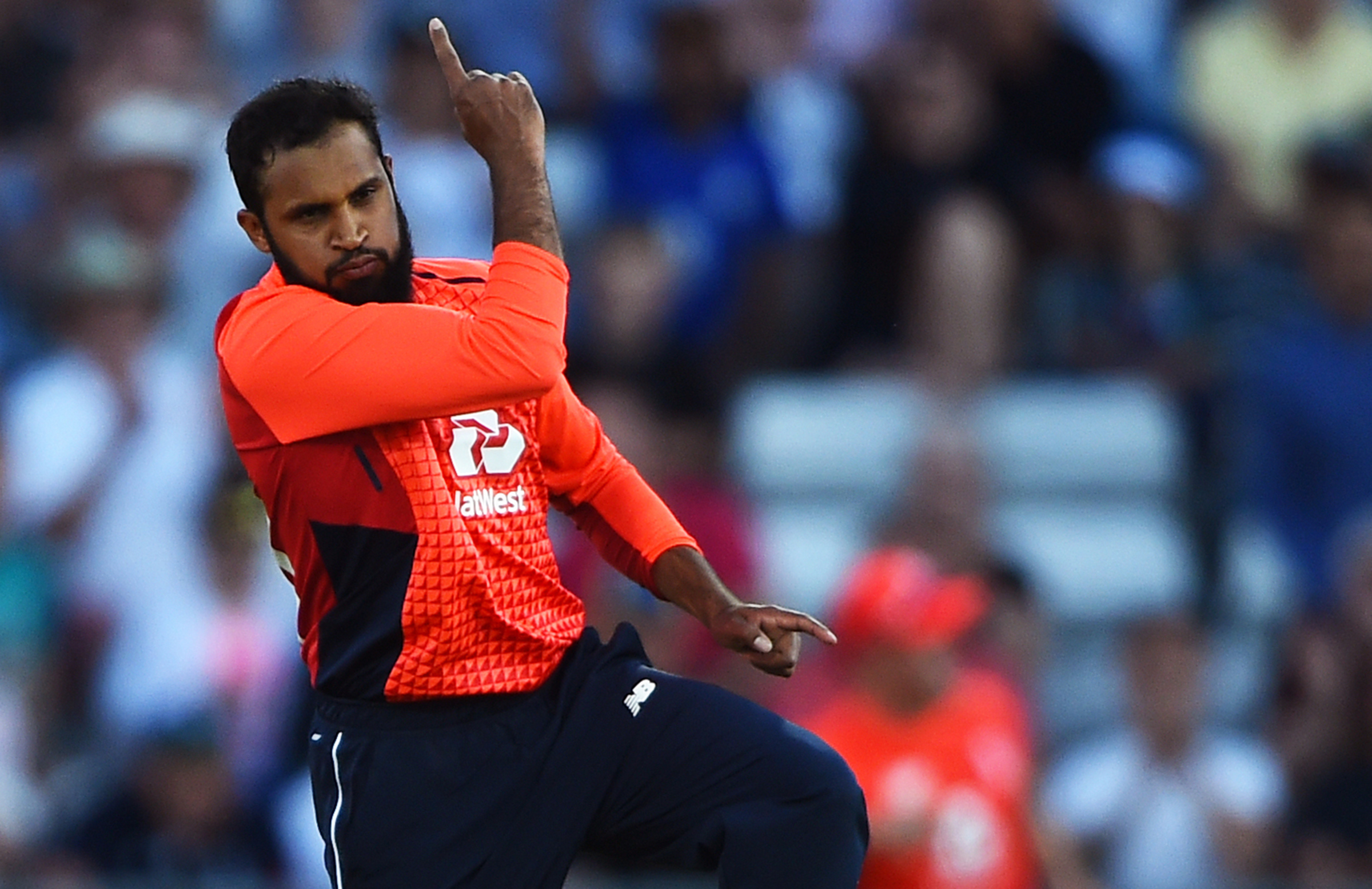 Red-hot England blow away Aussies