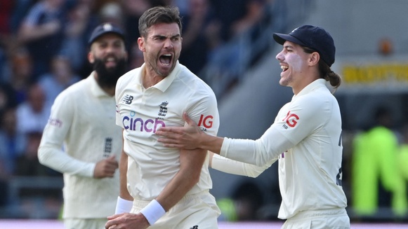 Root and England to weigh risk of playing Anderson and Robinson in must-win final Test