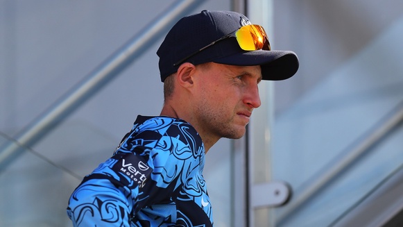 Root brings sportsmanship to Roses match as Lancashire beat Yorkshire
