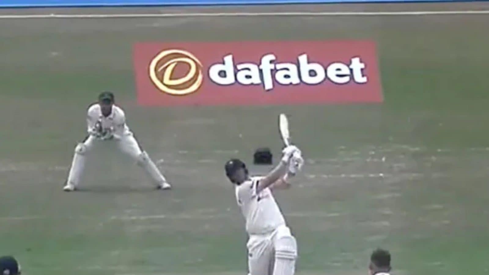 Sam Northeast Gets to Third Highest Score in History of County Cricket With A Maximum Over Bowler's Head | WATCH