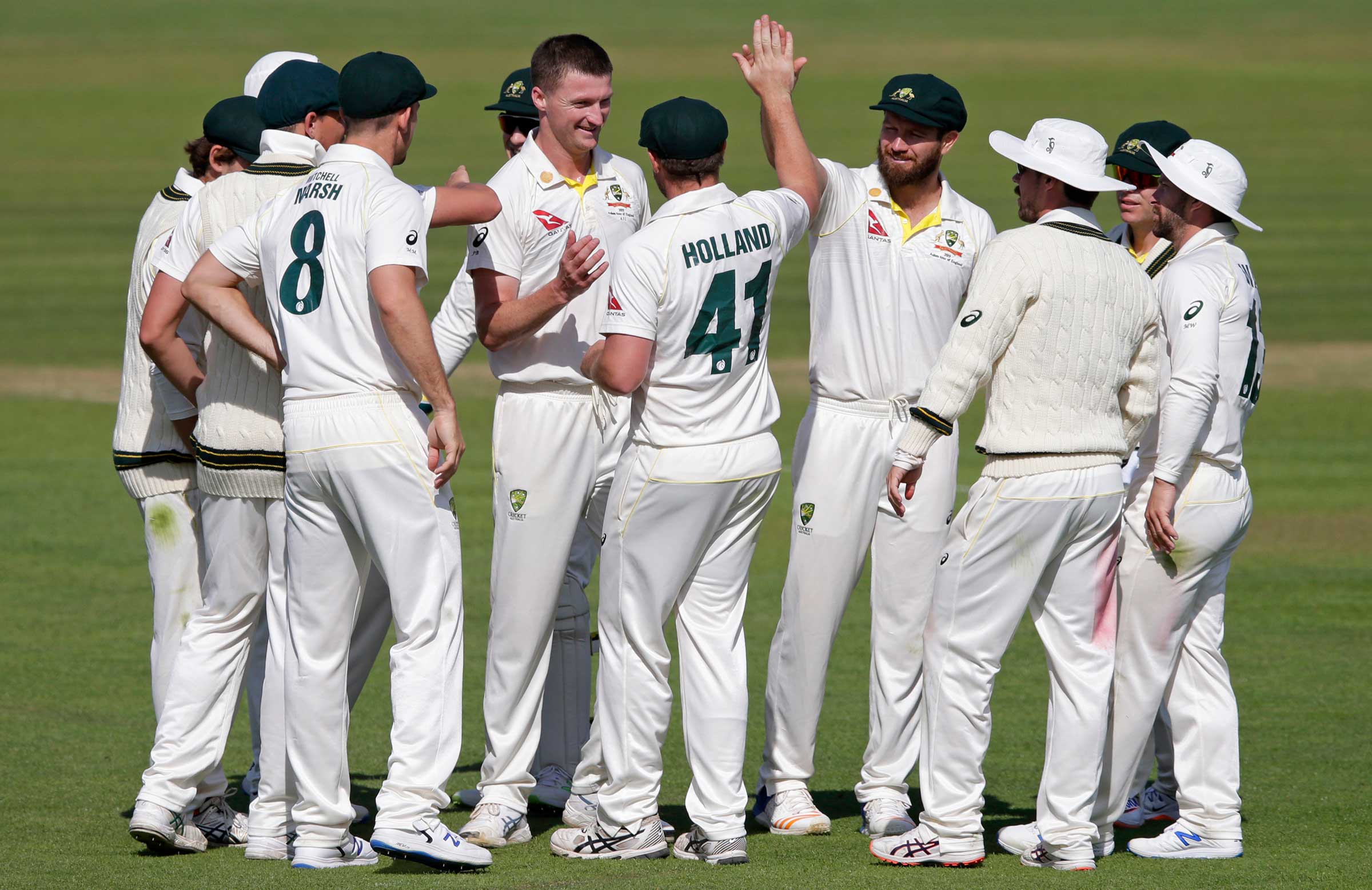 Seamers battle back after Aussie bats breakdown