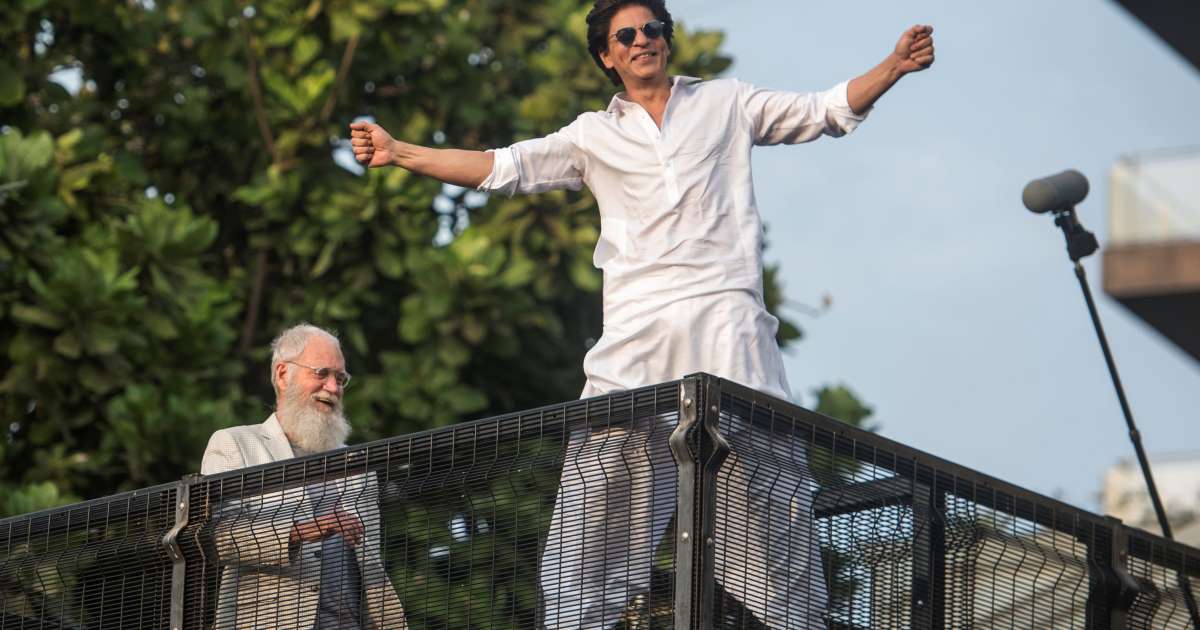 Shah Rukh Khan and Dwayne Bravo do 'Lungi Dance' at TKR party