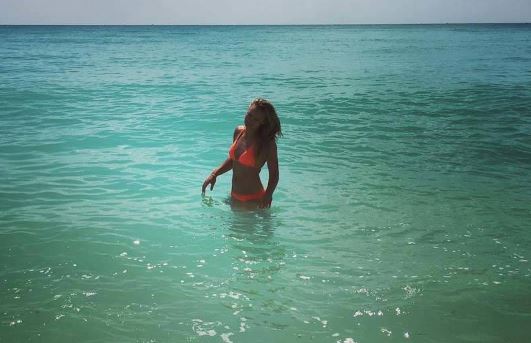 Stunning pictures of English cricketer Danielle who had proposed Virat Kohli - OrissaPOST