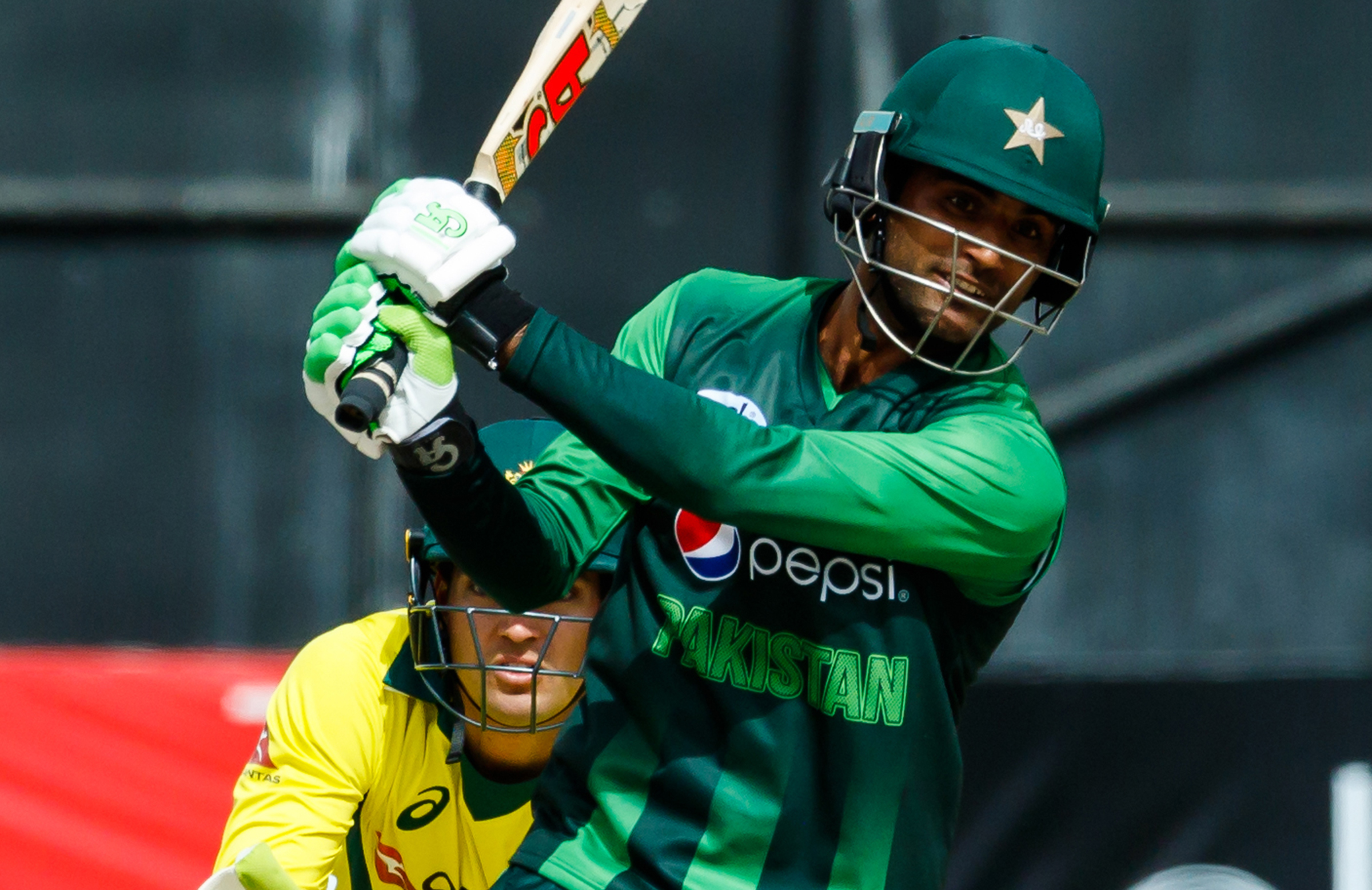 Super Fakhar fires Pakistan to glory