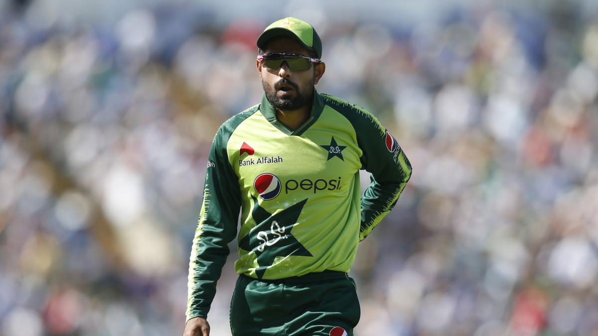 T20 World Cup 2022: Babar Azam, Shadab Khan meet Sunil Gavaskar on the sidelines 