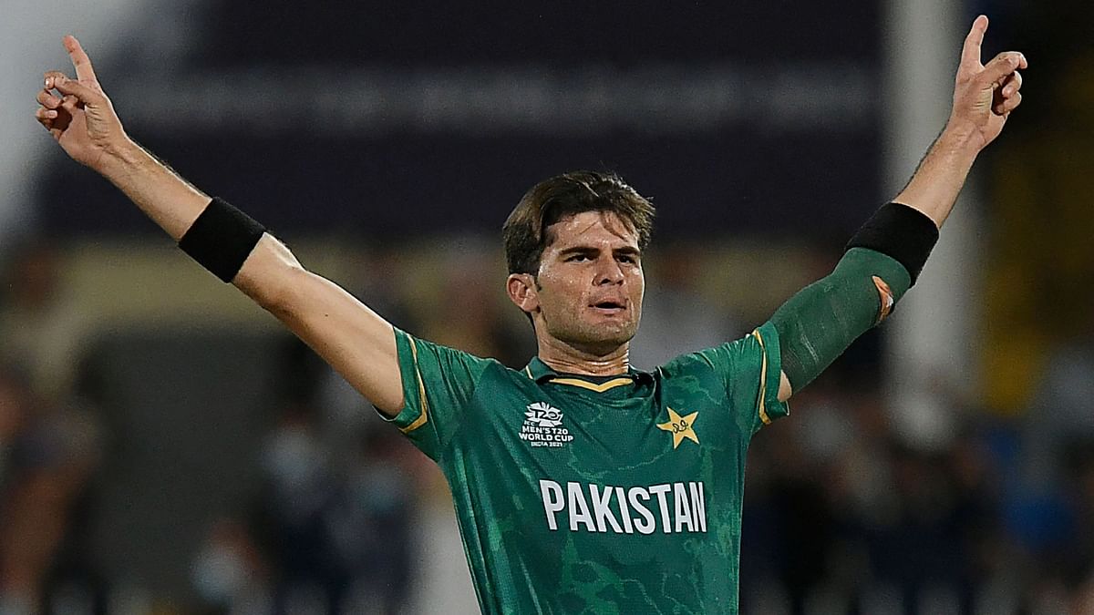 T20 World Cup: Pakistan beats Pakistan to reach semi-finals