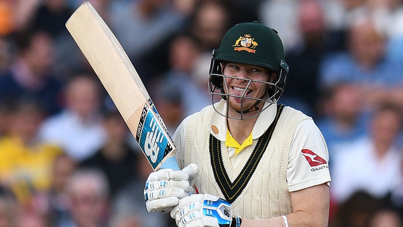 The Buzz: Sachin Tendulkar studies Steven Smith's batting