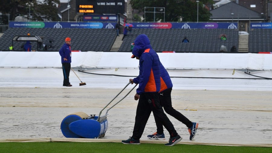 Tireless downpour powers Pakistan v Sri Lanka washout in Bristol