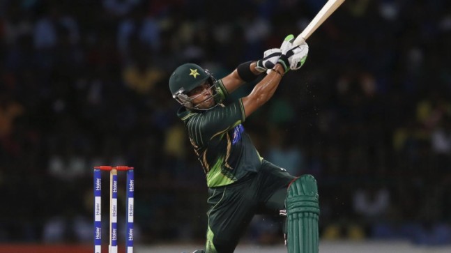 Umar Akmal escapes PCB ban for losing cool during fitness test