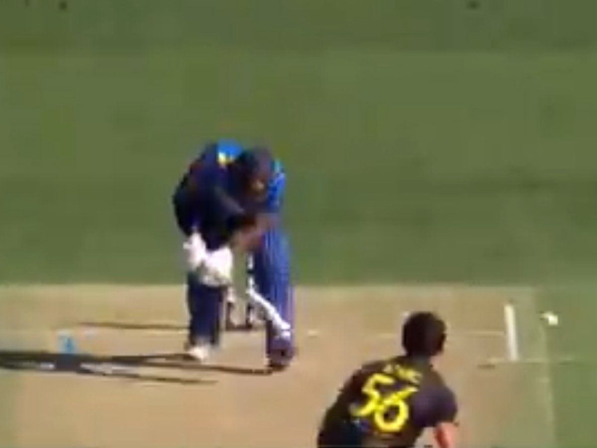 [VIDEO] Mitchell Starc rattles Kusal Perera's stumps with toe-crushing yorker