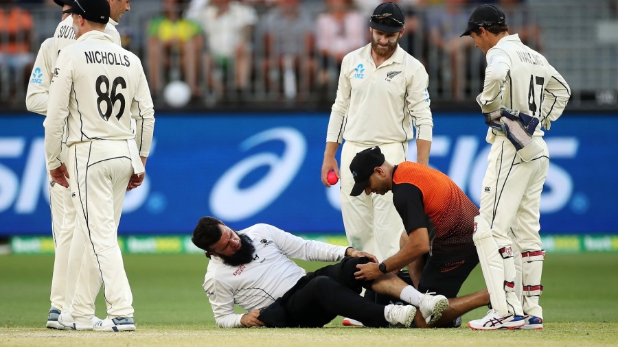 Watch: Aleem Dar Suffers Painful Knee Injury After Colliding With Mitchell Santner