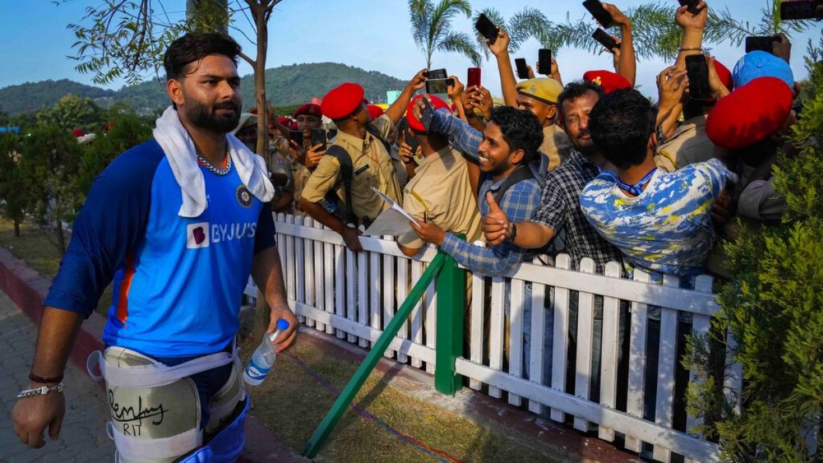 Watch: Rishabh Pant and Dinesh Karthik hit training ground ahead of T20 World Cup warm-up against Australia