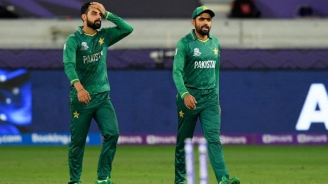 Watch: Shadab Khan introduces Babar Azam as cricket's 'Cristianal Messi' to Manchester United legend
