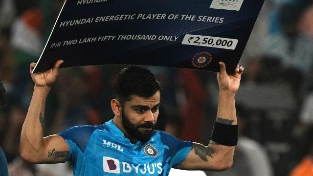 Watch: Virat Kohli's celebration while receiving 'Energetic Player of the Series' goes viral