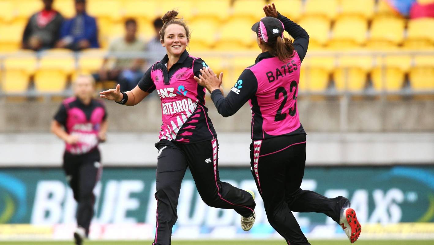 White Ferns star Amelia Kerr signs for Brisbane Heat in WBBL