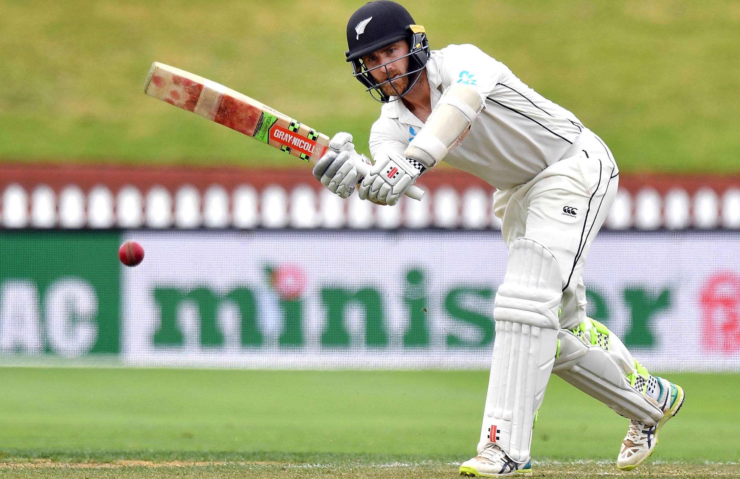 Williamson sent for scans as NZ close in