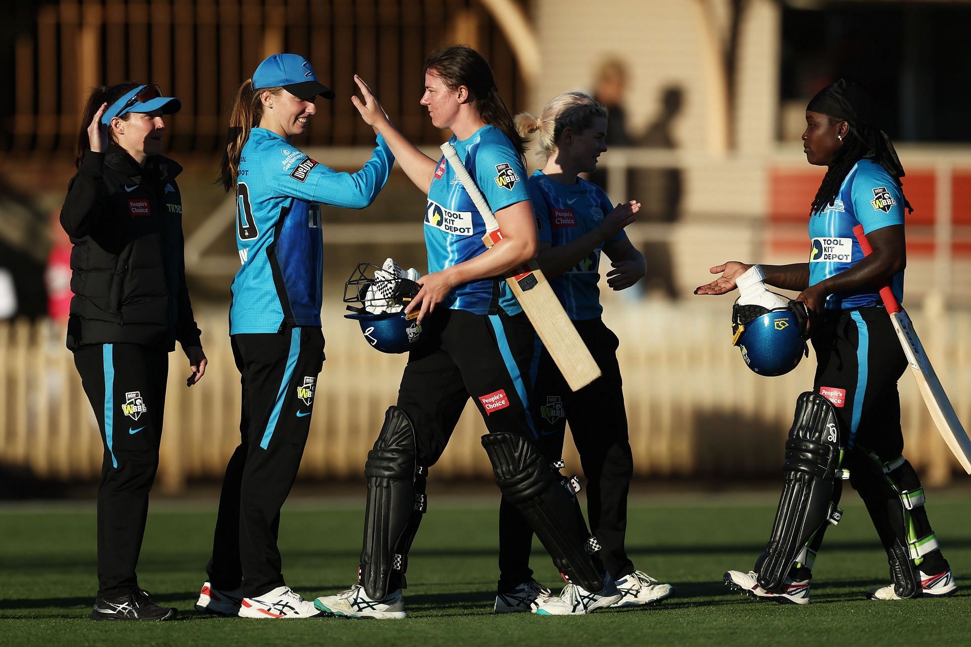 Women's Big Bash League 2022, Challenger, Adelaide Strikers Women vs Brisbane Heat Women: Probable XIs, Match Prediction, Pitch Report, Weather Forecast and Live Streaming Details