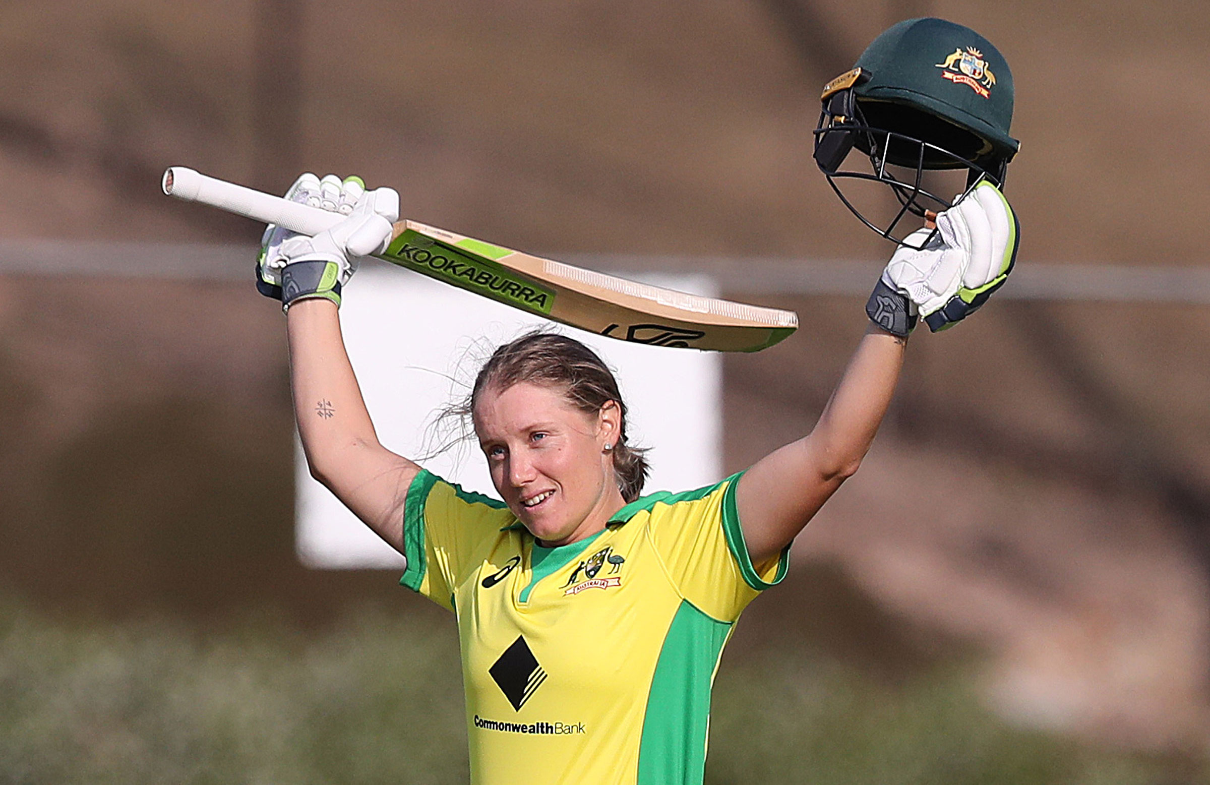 World record! Healy's ton seals win No.18 for Aussies