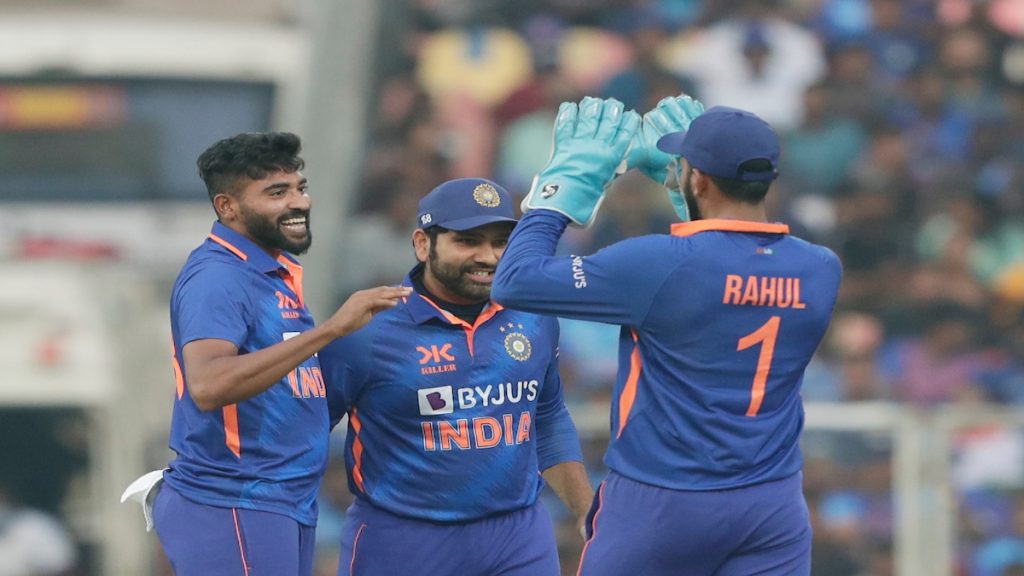 <p>IND vs SL: 'He is a rare talent,' Rohit Sharma acclaims Mohammed Siraj</p>
